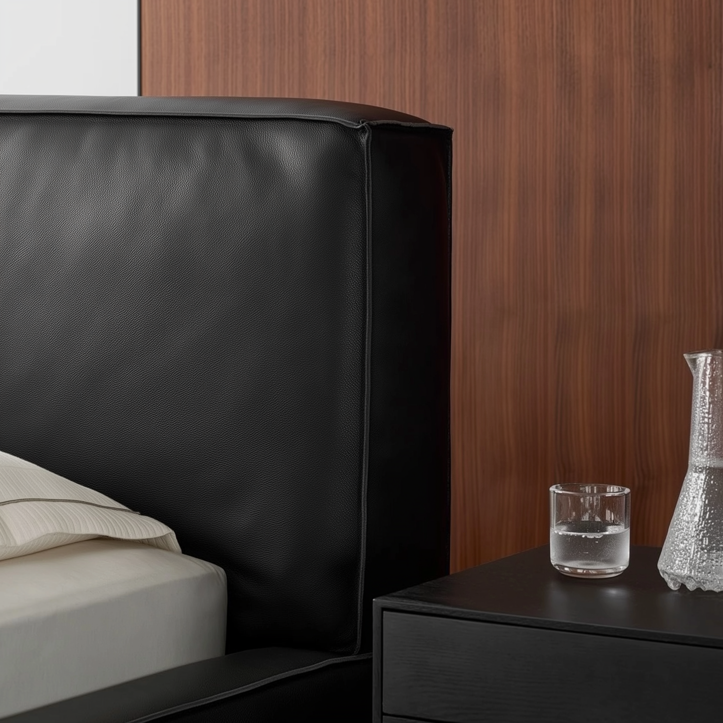 Pudding Leather Bed-Black